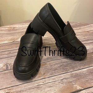 CUSHIONAIRE Women's Black Loafer With Memory Foam -Size 8.5 (Never Worn)